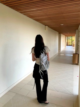 黑色