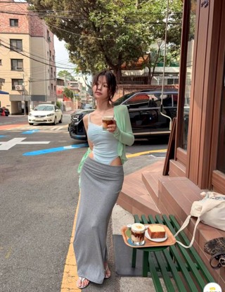 灰色