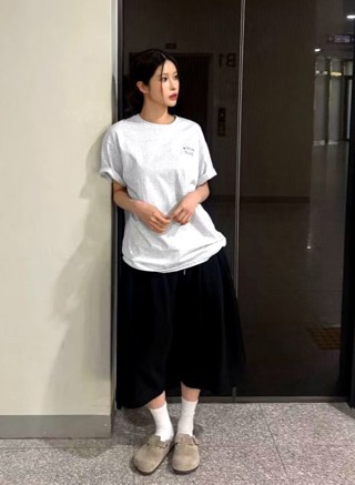 深蓝色