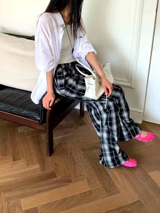 黑色