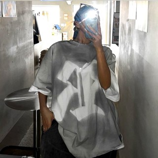 灰色