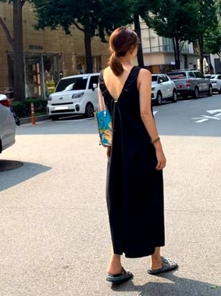 黑色