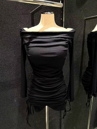 黑色