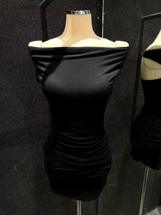 黑色