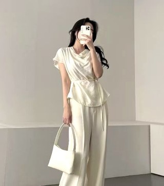 白色