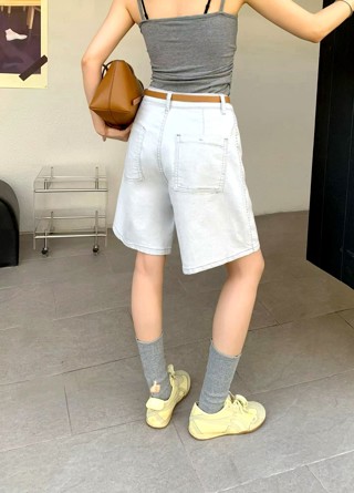 白色