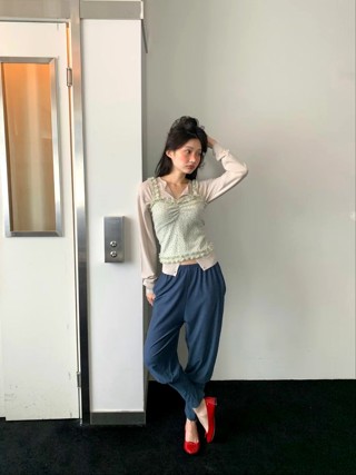 深蓝色
