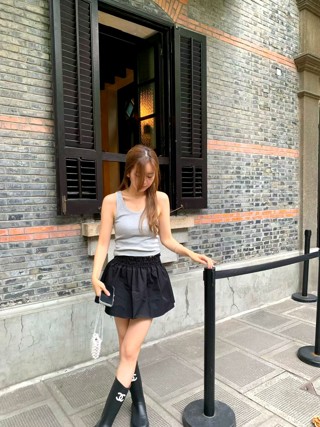 黑色
