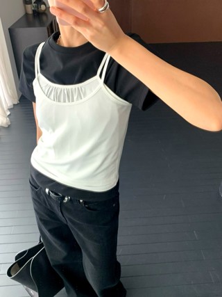 黑色