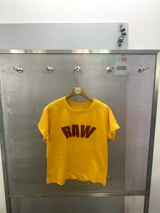 黄色