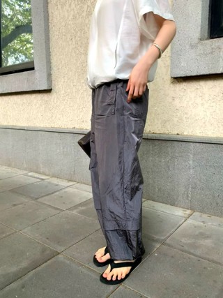 黑色