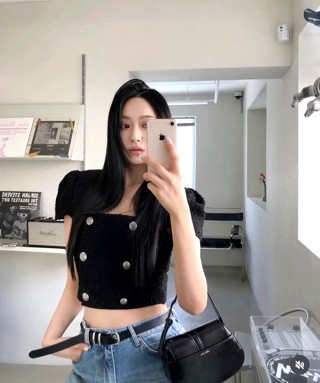 黑色