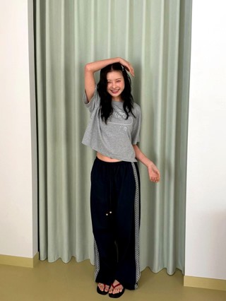 深蓝色