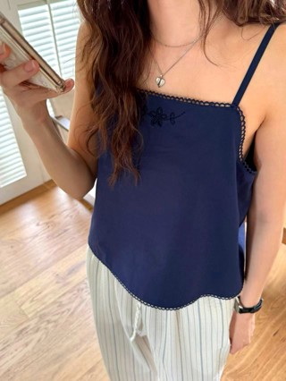 深蓝色