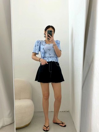 黑色