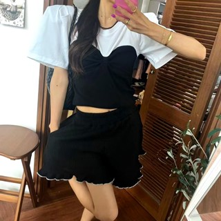 黑色