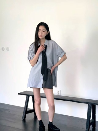 灰色