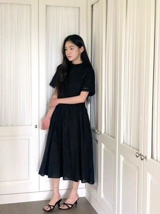 黑色
