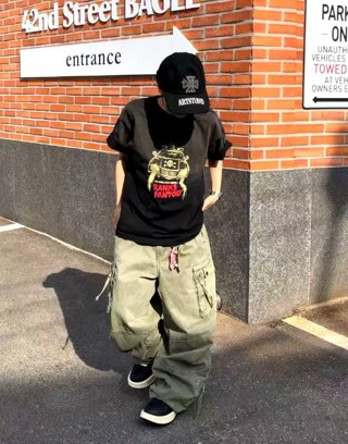 黑色