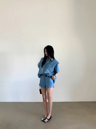 蓝色