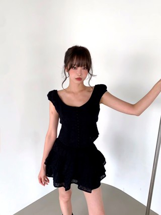 黑色
