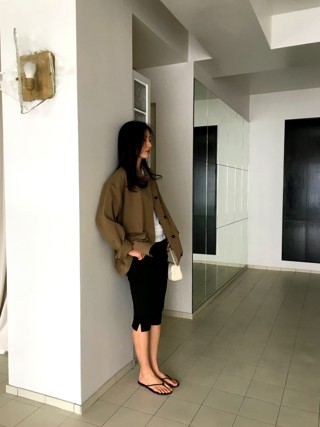 黑色