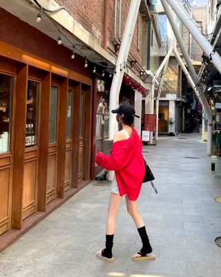 红色