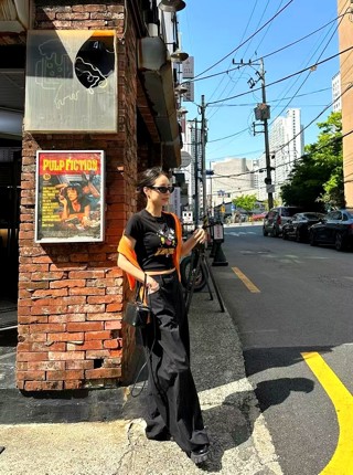 黑色