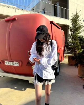 黑色