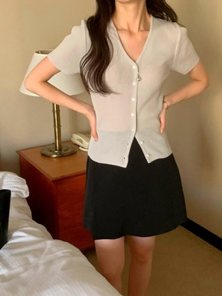 灰色