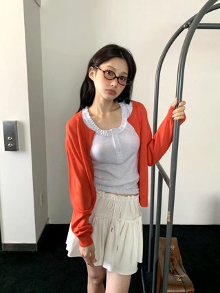 灰色