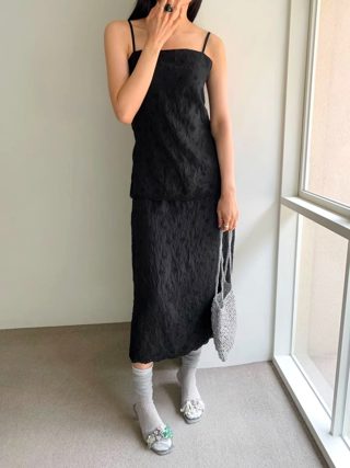 黑色