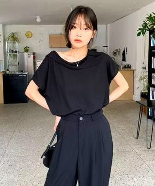 黑色