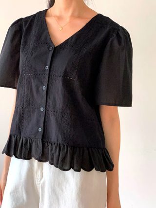 黑色