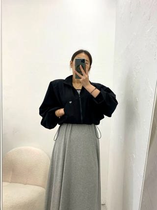 黑色