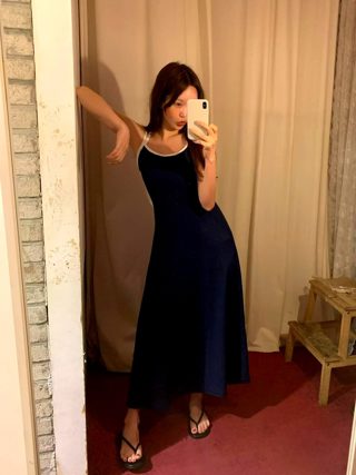 深蓝色