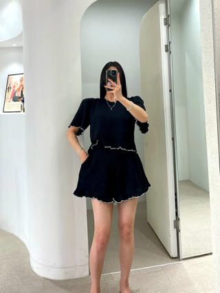 黑色