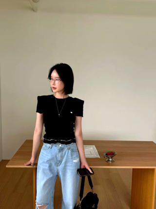 黑色