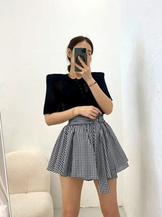 黑色