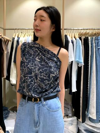 深蓝色