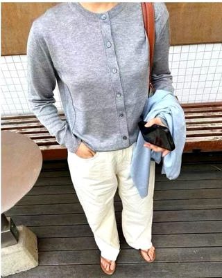 灰色