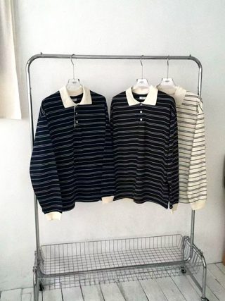 深蓝色