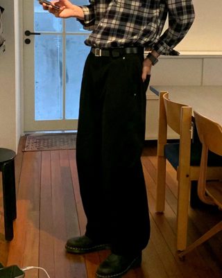 黑色