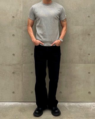 灰色