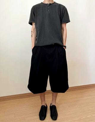 黑色