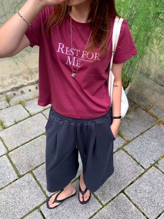 酒红色