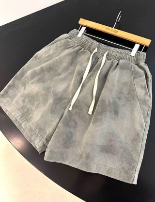 灰色