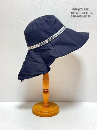 深蓝色