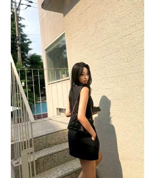 黑色