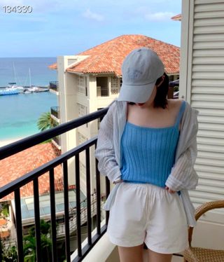 浅蓝色